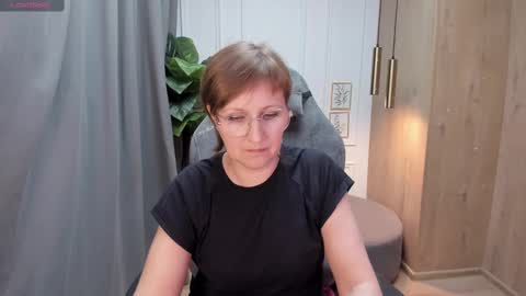 Snapshot of paris_cherry chatting on February 2025 04:46:02 PM Paris online show from February 2025 04:46:02 PM