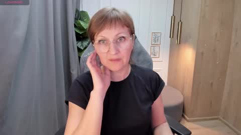Snapshot of paris_cherry chatting on February 2025 07:49:02 PM Paris online show from February 2025 07:49:02 PM