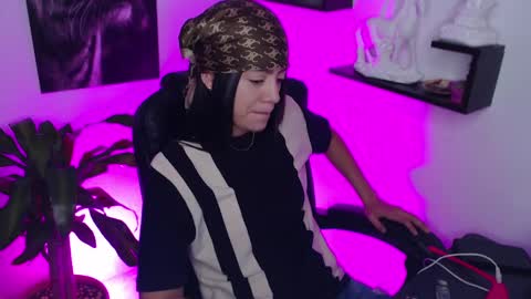 Paris D angelo online show from February 2025 11:37:01 PM