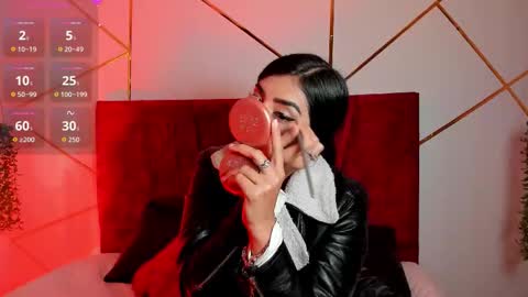 paris_evans_01 online show from November 2025 12:49:02 PM