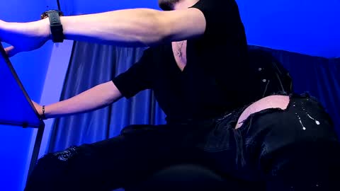 Paris online show from December 2024 11:13:02 PM