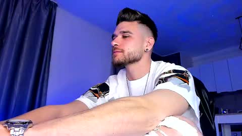 Paris online show from February 2025 10:42:01 PM