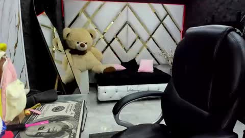 paris petit online show from December 2025 08:26:01 PM