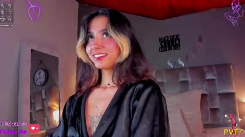 Snapshot of parisfox_ chatting on February 2025 01:41:02 AM PARIS online show from February 2025 01:41:02 AM