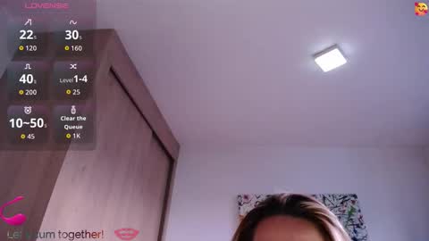 Snapshot of pariswlls chatting on October 2025 10:40:02 PM Paris online show from October 2025 10:40:02 PM