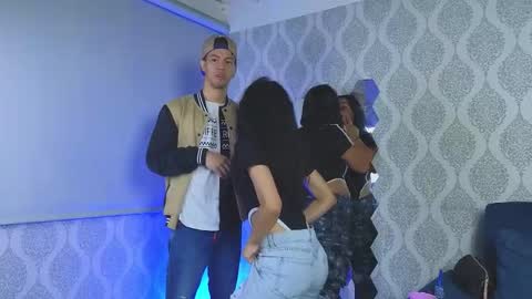 Danna online show from November 2025 01:43:01 PM