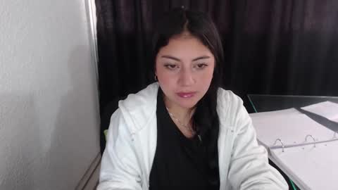 Snapshot of pau_cute19 chatting on November 2025 08:10:01 PM pau cute online show from November 2025 08:10:01 PM