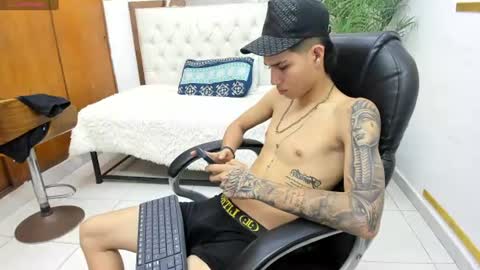 Snapshot of paul_ponce chatting on June 2026 06:18:02 PM PAUL online show from June 2026 06:18:02 PM