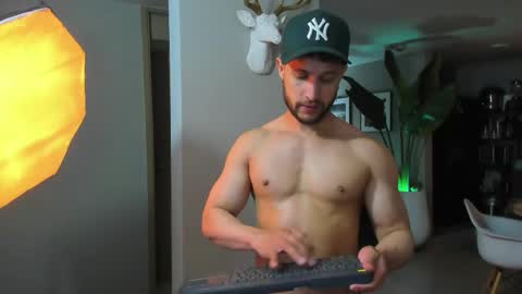 Snapshot of paul_reyborg chatting on May 2026 03:02:01 AM Paul online show from May 2026 03:02:01 AM