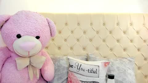 Snapshot of paula_amira chatting on April 2026 12:43:01 PM Pau online show from April 2026 12:43:01 PM