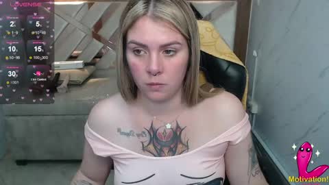 Snapshot of paula_b_ chatting on May 2026 01:04:02 PM Paula online show from May 2026 01:04:02 PM