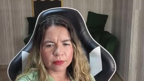 paula online show from November 2025 03:06:02 AM