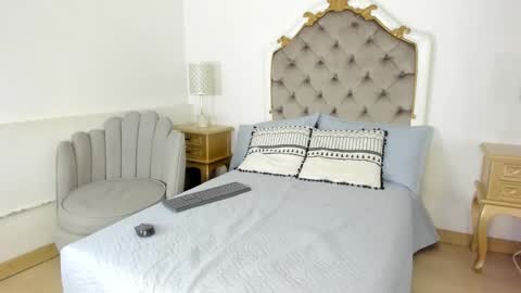 paulina lux online show from March 2026 02:11:02 PM