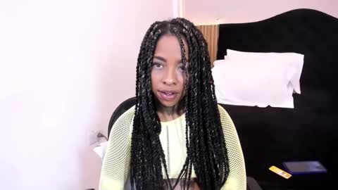 Snapshot of pauline_fox chatting on April 2026 02:31:01 AM Pauline online show from April 2026 02:31:01 AM
