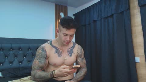 Snapshot of paulthompson_ chatting on February 2026 12:58:02 PM Paul online show from February 2026 12:58:02 PM