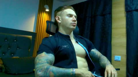 Snapshot of paulthompson_ chatting on May 2026 03:23:01 AM Paul online show from May 2026 03:23:01 AM