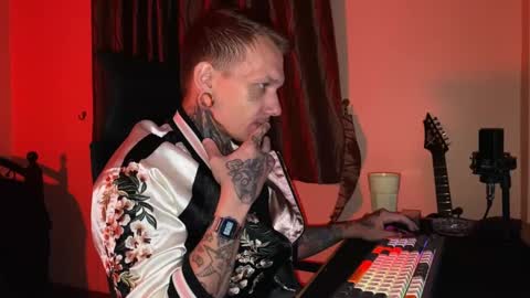 Paul Velvet online show from November 2025 07:49:02 PM