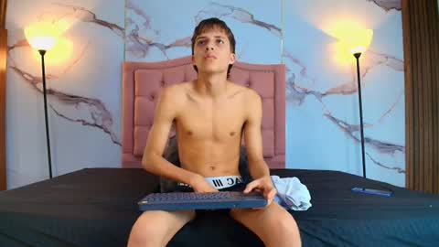 Snapshot of pavo_tv chatting on July 2026 11:28:01 AM pavo_tv online show from July 2026 11:28:01 AM