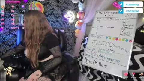 ArtsyHeartsyy online show from December 2024 02:12:02 AM