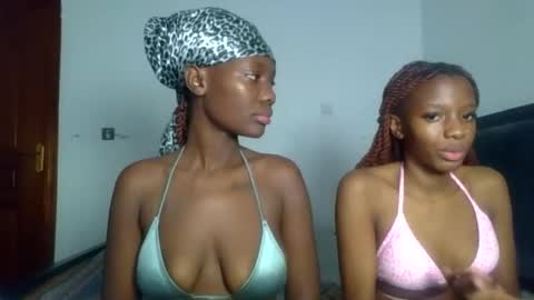 Snapshot of peach_ebonny chatting on June 2026 08:39:02 AM peach_ebonny online show from June 2026 08:39:02 AM