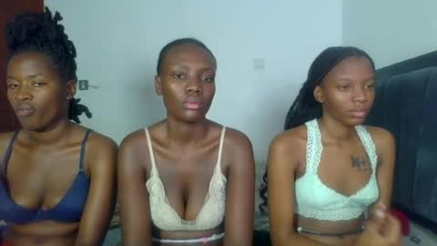 Snapshot of peach_ebonny chatting on June 2026 07:02:01 AM peach_ebonny online show from June 2026 07:02:01 AM