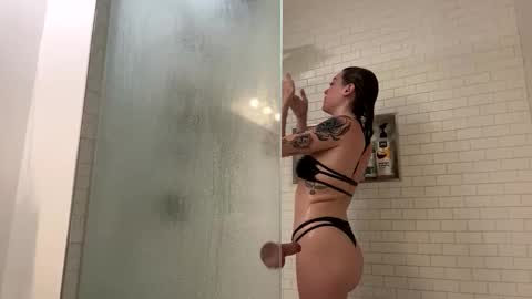 Snapshot of peachesncreampiezz chatting on May 2026 04:04:01 PM peachesncreampiezz online show from May 2026 04:04:01 PM
