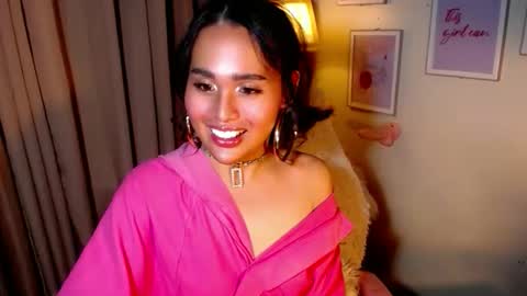 Snapshot of peakaboo_xx chatting on May 2026 05:53:02 PM Angel Creamdensada online show from May 2026 05:53:02 PM