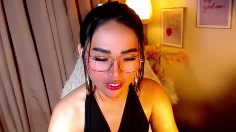 Snapshot of peakaboo_xx chatting on May 2026 06:25:01 PM Angel Creamdensada online show from May 2026 06:25:01 PM