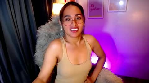 Snapshot of peakaboo_xx chatting on June 2026 07:41:02 PM Angel Creamdensada online show from June 2026 07:41:02 PM