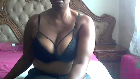 Snapshot of pearassmmm chatting on February 2025 11:09:02 AM pearassmmm online show from February 2025 11:09:02 AM