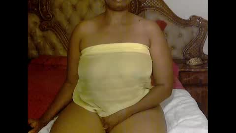 Snapshot of pearassmmm chatting on February 2025 08:33:02 PM pearassmmm online show from February 2025 08:33:02 PM