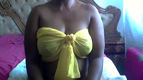 Snapshot of pearassmmm chatting on February 2025 08:28:02 AM pearassmmm online show from February 2025 08:28:02 AM