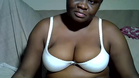 Snapshot of pearl_33 chatting on October 2025 10:44:01 PM Keci online show from October 2025 10:44:01 PM