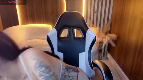 peige_tx online show from November 2025 01:00:01 PM