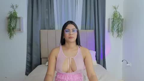 penelophe01 online show from April 2026 08:57:01 PM