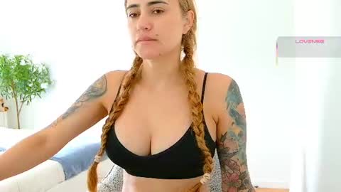 Snapshot of pennyy__ chatting on July 2026 10:29:01 AM Hi Im Penelope better vibrations 1111 online show from July 2026 10:29:01 AM