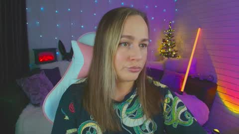 Snapshot of pepper_cat chatting on December 2024 06:28:02 PM Dia online show from December 2024 06:28:02 PM