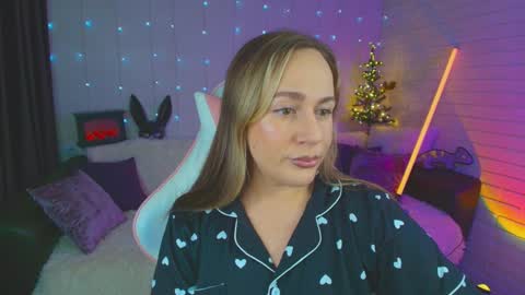 Snapshot of pepper_cat chatting on December 2024 11:42:01 PM Dia online show from December 2024 11:42:01 PM