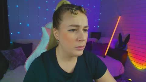 Snapshot of pepper_cat chatting on February 2025 10:37:01 PM Dia online show from February 2025 10:37:01 PM