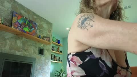 Snapshot of peppermintdusty chatting on April 2026 05:30:01 PM Peppermint and Dusty online show from April 2026 05:30:01 PM