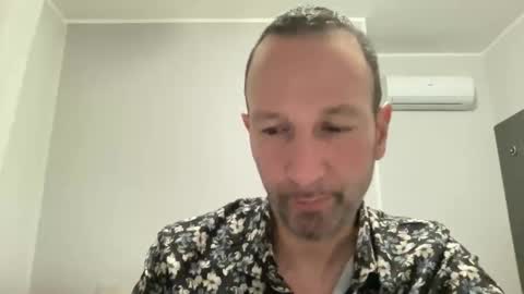 Snapshot of peppinslosqualo chatting on May 2026 01:32:02 AM peppinslosqualo online show from May 2026 01:32:02 AM