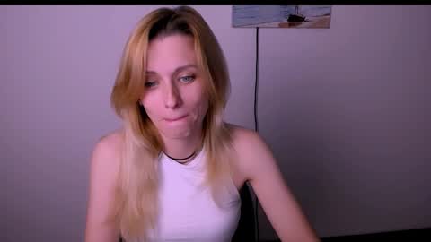 Mia online show from November 2025 06:18:01 PM