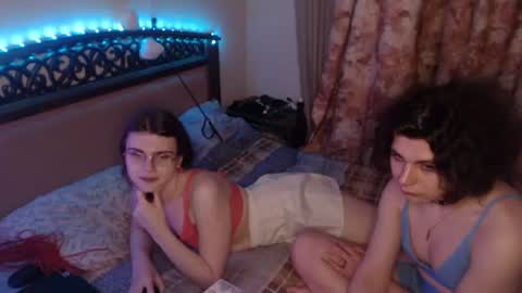 Snapshot of peralez_f chatting on June 2026 10:24:01 PM Farida online show from June 2026 10:24:01 PM