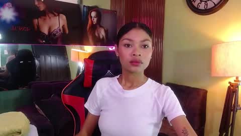 Snapshot of perla_st chatting on September 2025 08:31:01 PM Perla online show from September 2025 08:31:01 PM
