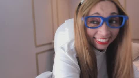 PerlaPreciosa online show from February 2026 04:00:02 AM