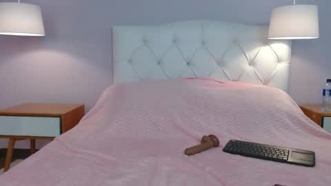 Persefone  online show from March 2026 11:36:02 AM