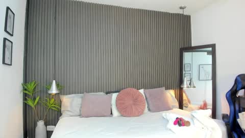 Lizza online show from April 2026 11:43:01 AM