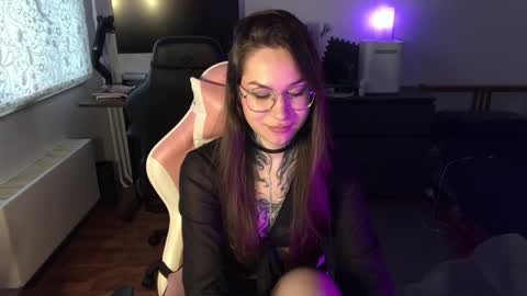 petal_dust_ online show from April 2026 02:29:01 PM