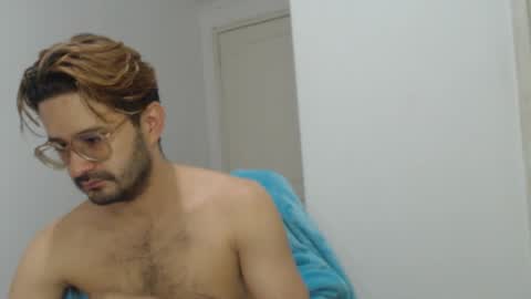 Snapshot of peter_x_annaud chatting on September 2025 10:53:02 AM FELIPE online show from September 2025 10:53:02 AM