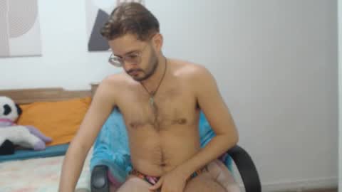 Snapshot of peter_x_annaud chatting on October 2025 11:10:01 AM FELIPE online show from October 2025 11:10:01 AM